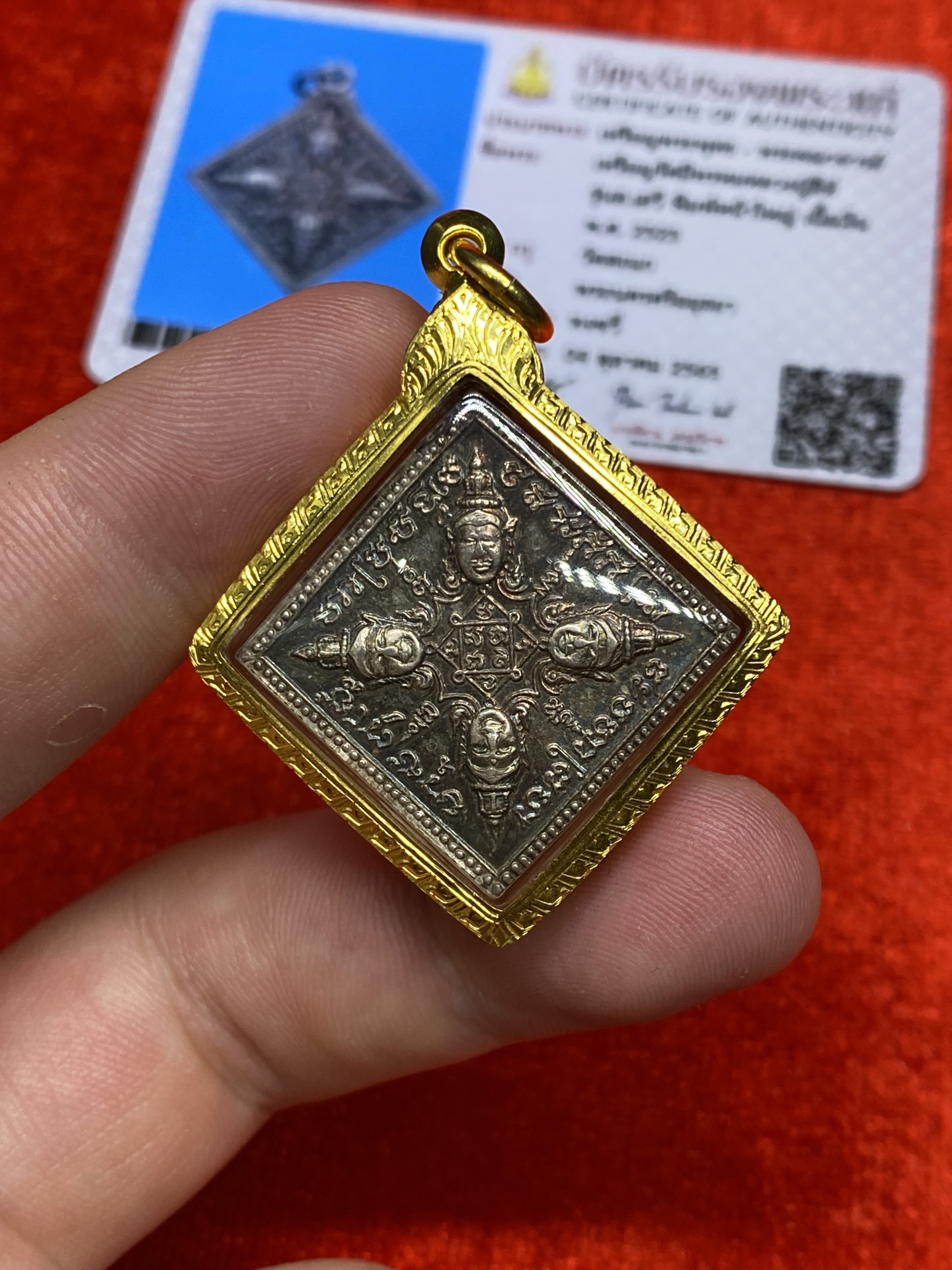 龍婆see2523四面神，背后親手畫符